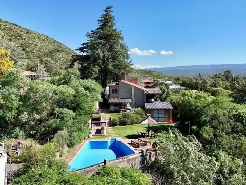 Venta Gran Casa De 3 Dormitorios Con Pileta Y Vista A Las Sierras en Sol Y Río, Villa Carlos Paz