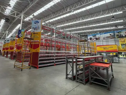 3,080 m2 deposito de 1° linea sobre 90,000 m2 de terreno con frente a 2 rutas.-