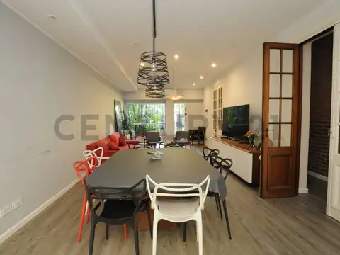 VENTA CASA LOTE PROPIO 4 AMBIENTES CON JARDÍN Y COCHERA - FLORES NORTE