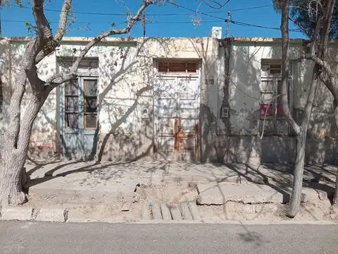 Terreno de 511 m2, con casa de adobe. Capital