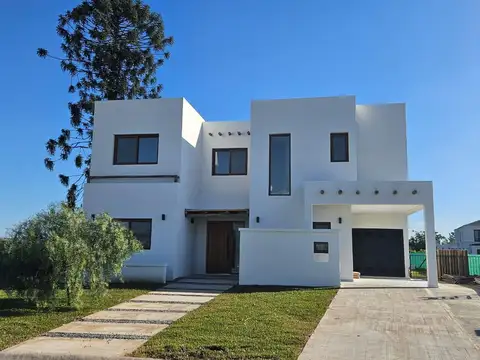 VILLAGE PLAZA, San Martin 3800, Bella Vista