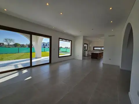 Casa en Village Plaza