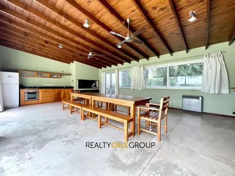 Casa en Venta con 4 cocheras