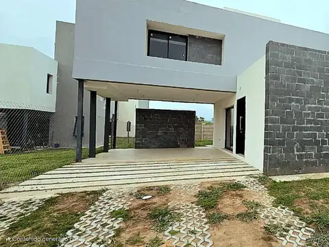 Casa en housing a estrenar E53 3 dormitorios