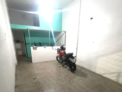 Local en Alquiler en Agronomia, $ 700.000