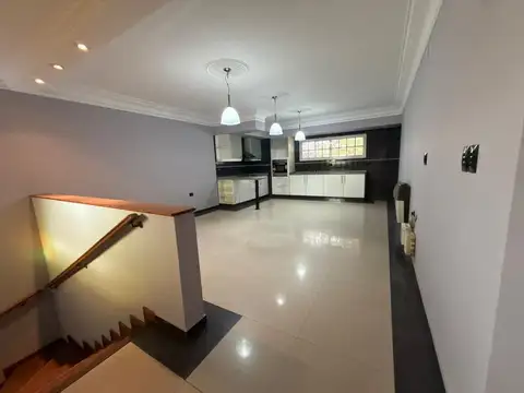 SE VENDE CASA 4 DORM, 2 COCHERAS M LOCAL COMERCIAL