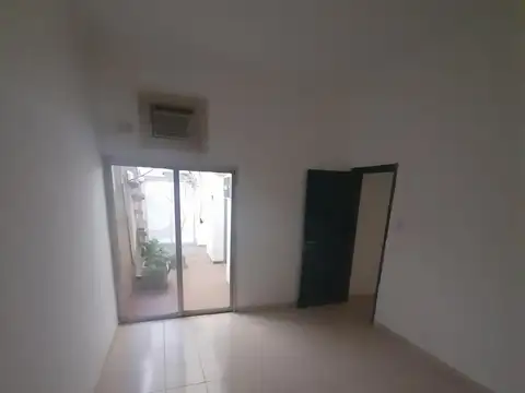 Inversión Inteligente – Casa con Patio, Cochera y Posibilidad Comercial