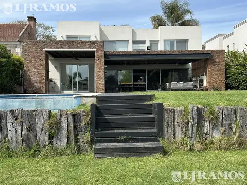 Casa a  la laguna, con 4 dormitorios, escritorio y play, en venta o alquiler en Santa Barbara
