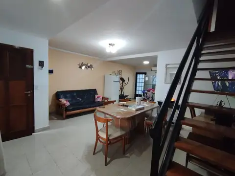 DUPLEX EN  VENTA - LA PLATA PATIO PILETA COCHERA
