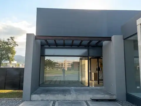 Oficina en Alquiler en Zona Oeste, USD 1.500