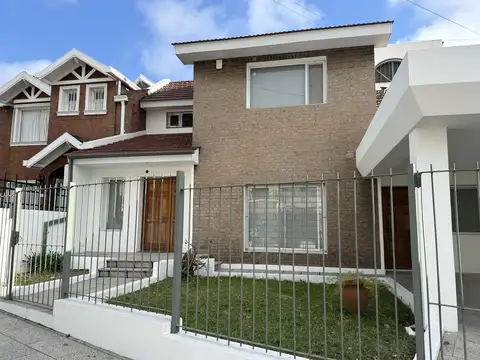 Casa 5 ambientes con 3 baños