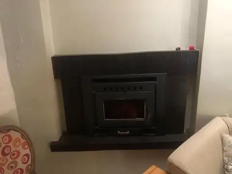 SE VENDE HERMOSA CASA EN LOTE PROPIO. BELGRANO R