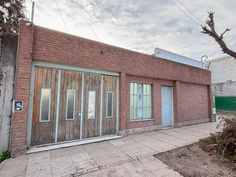Casa en alquiler con pileta en Moreno