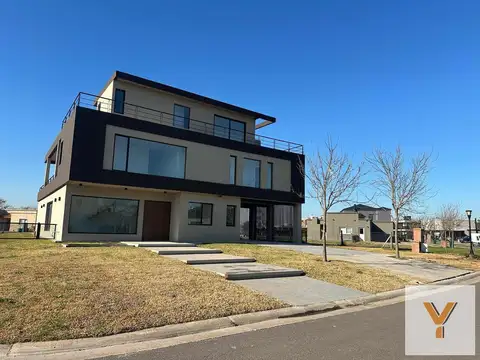 Casa en venta - 5 Dormitorios 4 Baños - 805Mts2 - Escobar