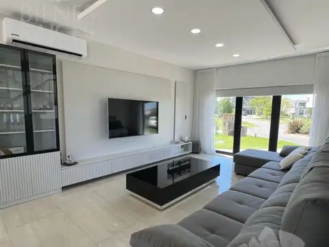 Casa en Venta en El Canton, USD 485.000