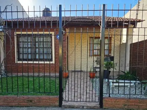 Casa 3 ambientes + vivienda en Ituzaing Norte