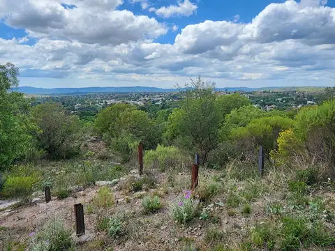 Lote a la venta en Tanti. (L398)