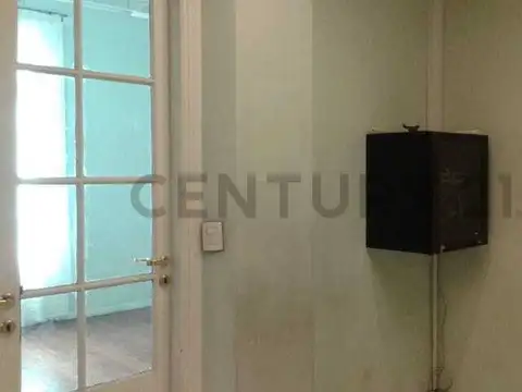 Bernardo de irigoyen 100, Piso 0