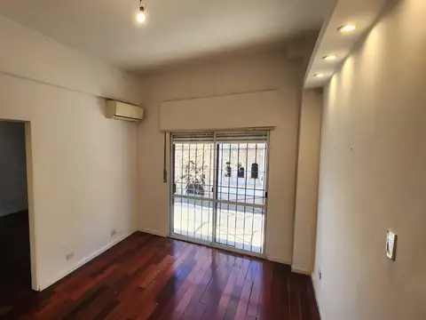 Muy lindo 2 ambientes al frente PRIMER PISO por ESCALERA