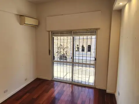 Blanco Encalada 2000, Piso 1