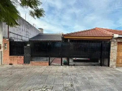 CASA IDEAL PARA DOS FAMILIAS, HERMOSO PATIO
