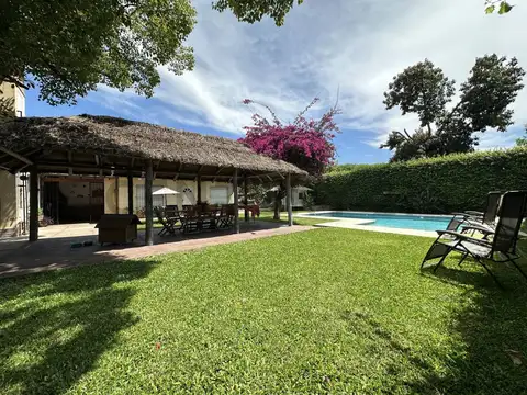 VENTA CASA 7 AMBIENTES CON PILETA, QUINCHO Y AMPLIO LOTE – SAN MIGUEL