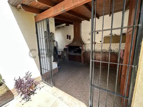 VENTA CASA 7 AMBIENTES CON PILETA, QUINCHO Y AMPLIO LOTE – SAN MIGUEL