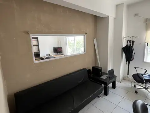 Oficina con un privado, Kichinette y baño