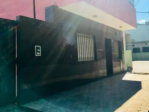 LOTE FRENTE GRAL PAZ - 2 PROPIEDADADES 10 AMBIENTES