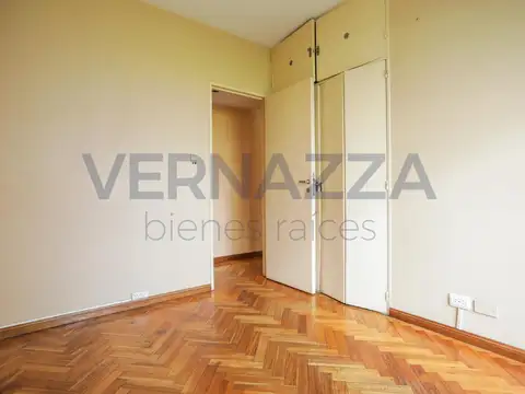 APTO CRÉDITO! Semipiso de 4 ambientes con balcón y excelente luz en Caballito