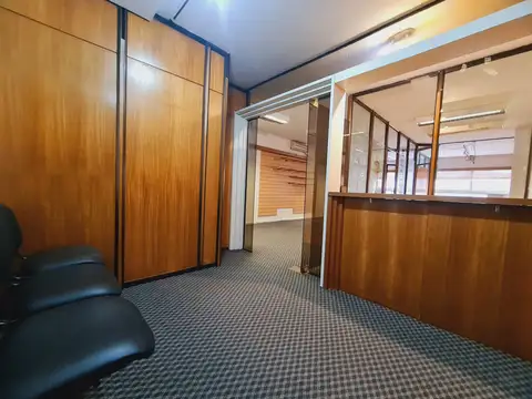 Oficina 5 ambientes con 2 baños