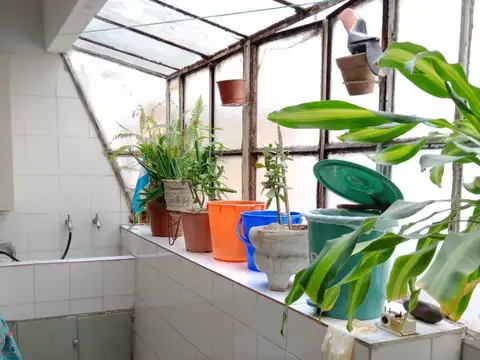 2 AMBIENTES MAS HALL DE ENTRADA Y PATIO BALCON