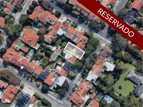 Lote en el tradicional entorno del barrio Chauvin. RESERVADO