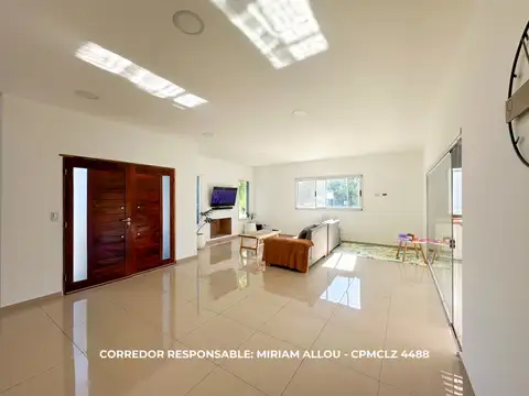 Casa en Venta con 1 cochera