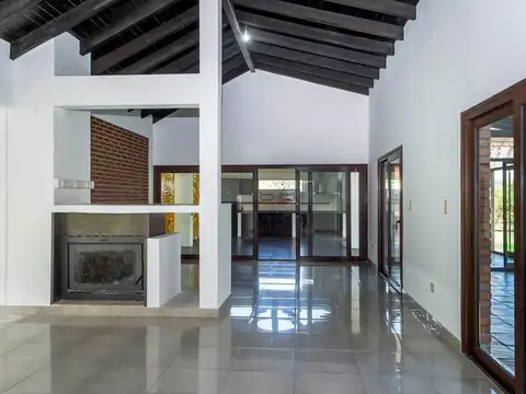 Casa en Venta con 2 cocheras