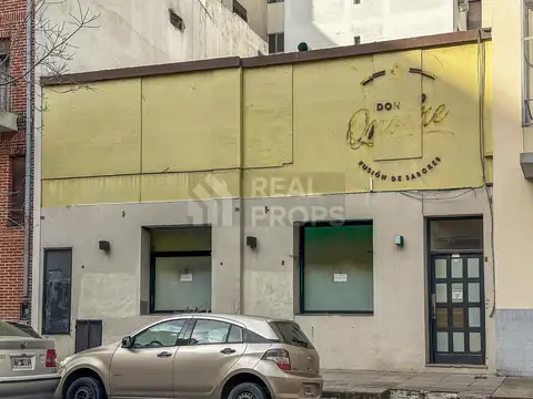 Local en venta o alquiler en  Barracas, a una cuadra de Av. Montes de Oca, apto profesional.