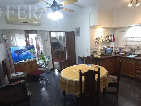 Venta PH 5 ambientes con patio en Sarandi