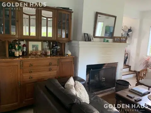 Casa en Alquiler con 4 cocheras