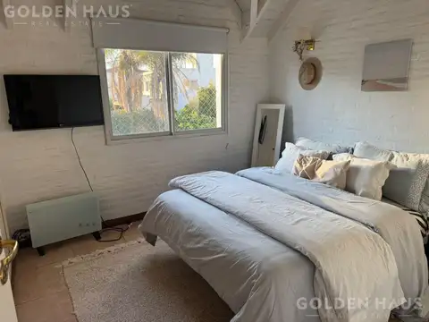 Casa 8 ambientes con 3 baños