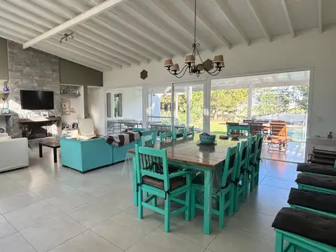 Casa en Alquiler Temporal con 2 cocheras