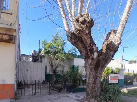 Venta Casa 3 Ambientes 2 dormitorios,villa Adelina con Patio