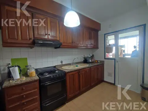 VENTA Departamento 2 dormitorios con cochera en Calle 37 e/ 8 y 9 La Plata
