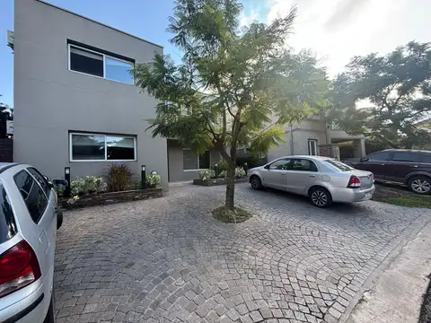 Casa en venta. Barrio Isla Del Sol