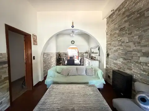 Casa 6 ambientes con 1 baño
