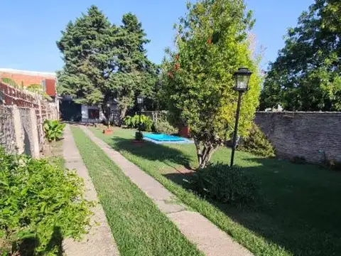 Casa en Venta con 4 cocheras