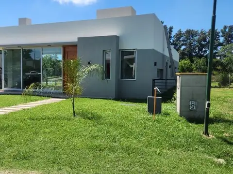 Casa en venta - 3 Dormitorios 4 Baños - Cochera - 650Mts2 - Hudson