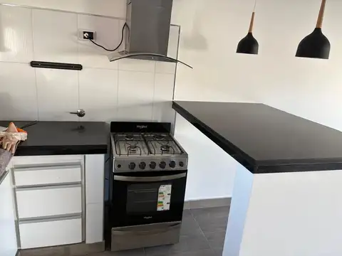 Casa en Alquiler con 3 cocheras