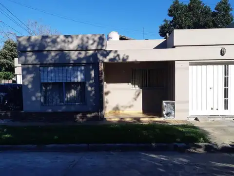 CASA EN VENTA - Castelar Norte