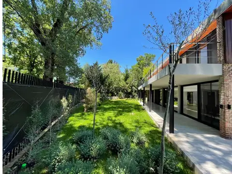 CASA EN VENTA EN SAN ISIDRO