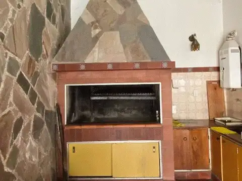 Casa 6 ambientes con 3 baños
